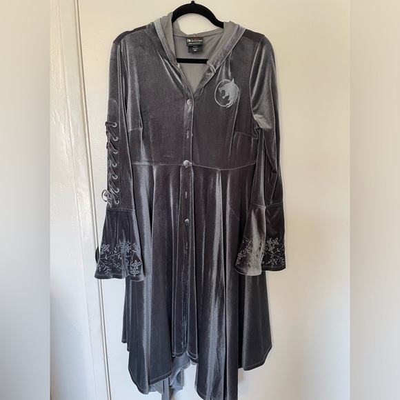 Her Universe The Witcher Velvet Cardigan Medium - Picture 2 of 4